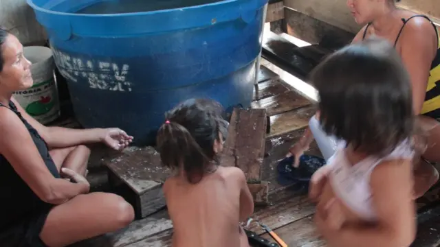 Moradoresfutebol com palpitescomunidades ribeirinhas da região do Médio Solimões, na Amazônia Central, onde atua o Instituto Mamirauá