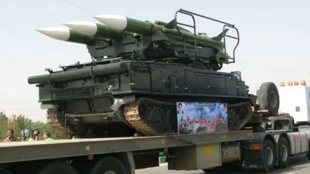 یک پرتابگر سه تایی سامانه پدافندی میانبرد سام-۶ متعلق به نیروی هوافضای سپاه