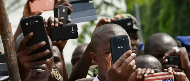 Certains logiciels malveillants découverts sur des téléphones portables en Afrique permettent de soumettre des demandes frauduleuses au nom des utilisateurs des téléphones portable à l'insu de ces derniers.