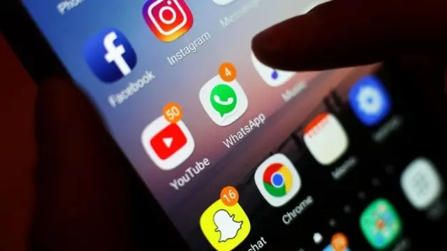 सोशल मीडिया