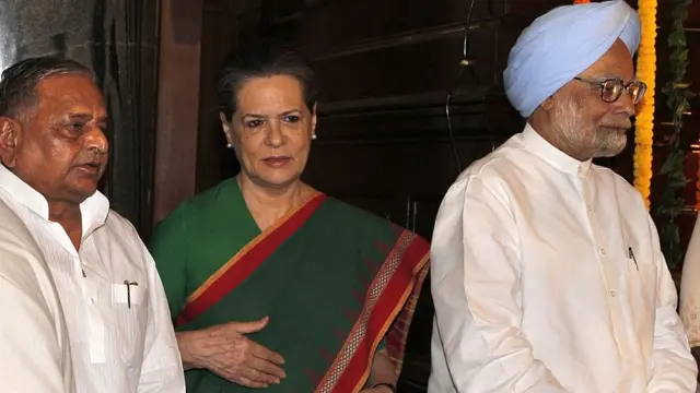 முலாயம் , சோனியா, மன்மோகன் சிங்