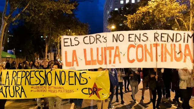 தனி நாடு கேட்டு போராடிய பிரிவினைவாத தலைவர்கள் கைது, கிளர்ந்தெழுந்த 350,000 மக்கள்