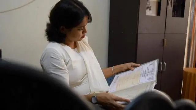 મધર્સ ડે સ્પેશિયલ, માતાનું નામ અને અટક બાળકને કેવી રીતે ? મહિલા અધિકાર, પિત્તૃસત્તાક, બીબીસી ગુજરાતી વિશેષ, 