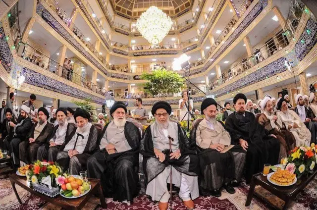 تصویری از روحانیون در یک مراسم حکومتی در ایران