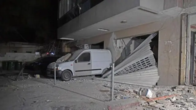 বৈরুতের এই ভবনে হামলা হয়েছে।