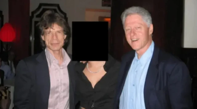 ਸੰਗੀਤਕਾਰ ਮਿਕ ਜੈਗਰ ਇੱਥੇ ਕਲਿੰਟਨ ਨਾਲ ਪੋਜ਼ ਦਿੰਦੇ ਹੋਏ ਦਿਖਾਈ ਦੇ ਰਹੇ ਹਨ