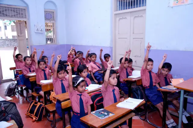 महाराष्ट्रात आता पहिलीपासून हिंदीची 'शिक्षा', मनसे म्हणते संघर्ष 'अनिवार्य'