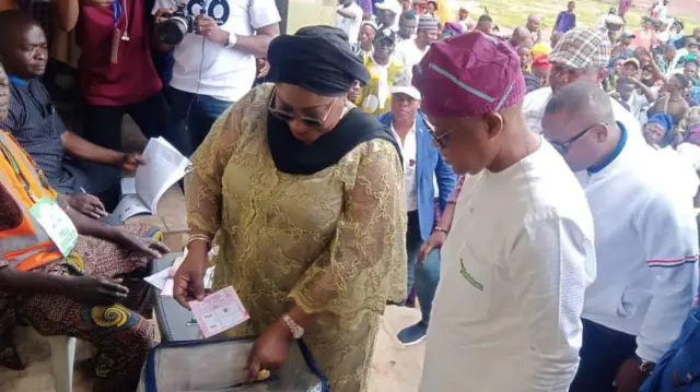 Gomina Oyetọla ati Kafayat n dibo wọn