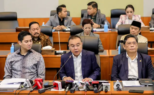 Dalam keterangan pers tersebut DPR menegaskan bahwa revisi UU TNI hanya membahas tiga pasal yaitu mengenai kedudukan TNI, perpanjangan usia dinas, dan ruang jabatan sipil bagi prajurit aktif. DPR juga menegaskan bahwa pembahasan pasal-pasal tersebut tidak dilakukan secara diam-diam atau terburu-buru.