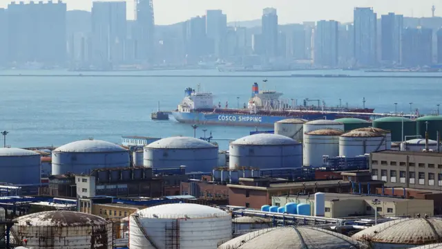 মনে করা হয় ইরানের তেল কেনার মাধ্যমে চীন বিলিয়ন ডলার সাশ্রয় করে