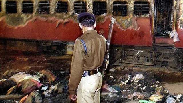 গোদরায় ট্রেনে অগ্নিসংযোগ