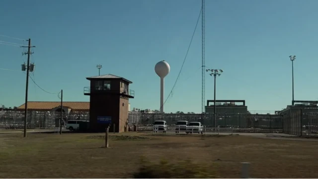 நைட்ரஜன் வாயு மூலம் மரணதண்டனை, அமெரிக்காவின் முதல் கைதி ஸ்மித்.