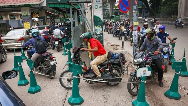 মধ্যপ্রাচ্য পরিস্থিতির কারণে জ্বালানি সংকট মোকাবিলা করছে বাংলাদেশও 