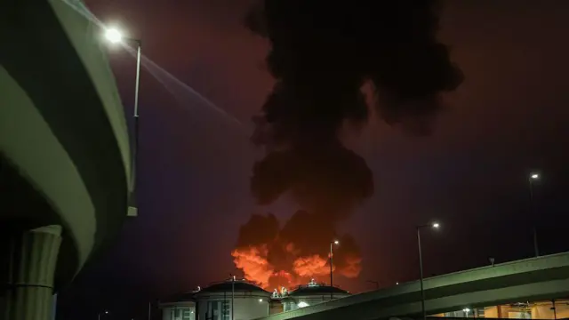 حمله پهپادهای ایران به بندر فجیره در امارات