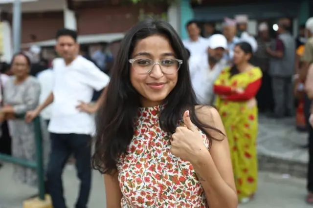 २५ वर्षकी तनुजा पाण्डे झापा ५ की मतदाता हुन्। उनले यसपल्ट पहिलो पटक भोट खसालिन्।