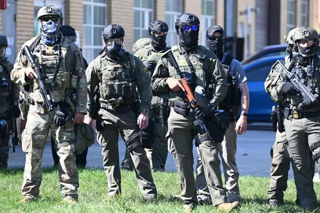 Fuerzas se despliegan ante manifestaciones contra el ICE. 