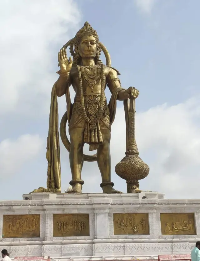 કિંગ ઑફ સાળંગપુર, સ્વામીનારાયણ, હનુમાન અને વિવાદ