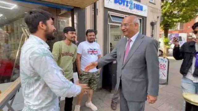 லெஸ்டர்: இந்து-முஸ்லிம் வன்முறை ஏற்படுத்திய காயங்களின் வலியால் வாடும் பிரிட்டிஷ் நகரம்