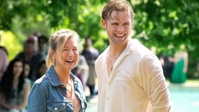 Renée Zellweger e Leo Woodall em cena do novo filme