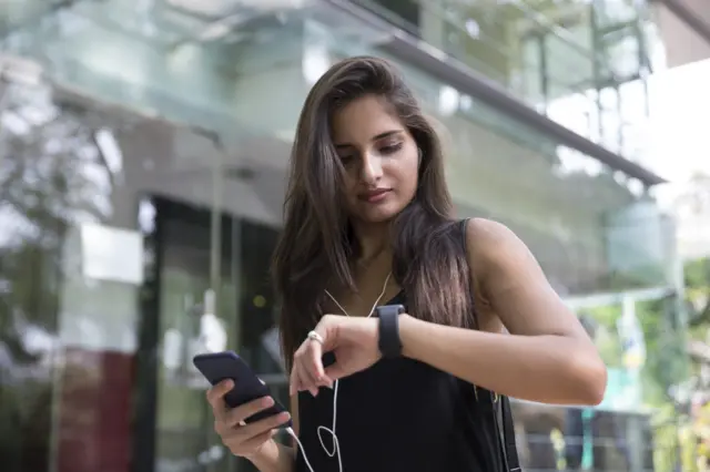 உடற்பயிற்சி மற்றும் உடல்நலம்: ஒரு நாளைக்கு 10 ஆயிரம் காலடிகள் என்ற இலக்கு சரியானதா? 