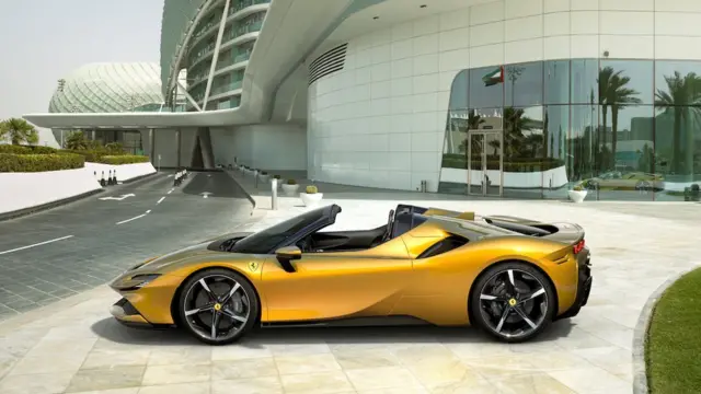 حداکثر سرعت SF90 اسپایدر ۳۴۰ کیلومتر در ساعت است