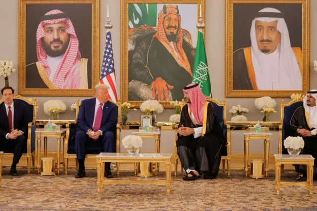 دونالد ترامپ و محمد بن سلمان در کنار هم نشسته‌اند