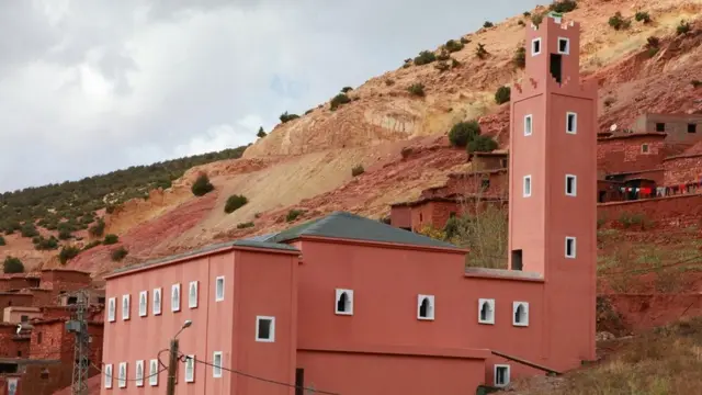 مسجد يضيء بلدة بأكملها