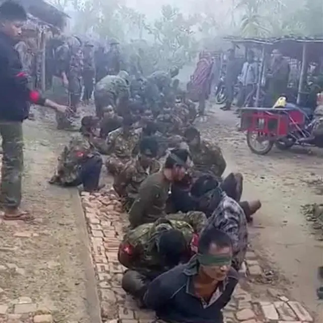 အာရက္ခတပ်တော်- အေအေက ဖမ်းမိတဲ့ စစ်ကောင်စီတပ်ဖွဲ့ဝင်တွေ