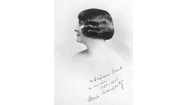 मारी बोनापार्ट या सिग्मंड फ्रॉईड यांच्या शिष्या होत्या.