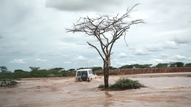 Abantu bashika ibihumbi ijana na miringo itanu babwirijwe kuva mu bice bigeramiwe