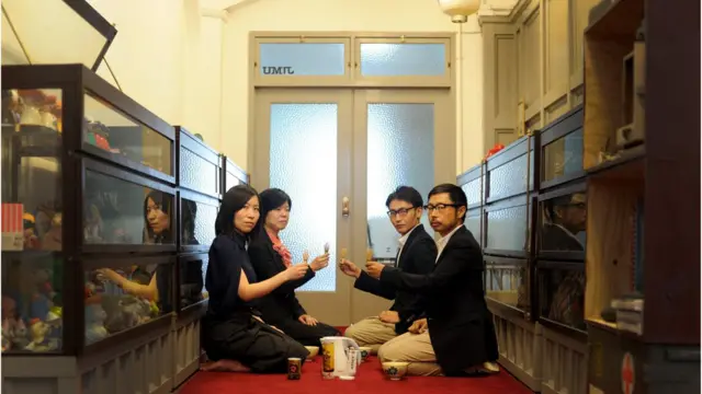 大阪のアンティークショップで開かれた茶会（撮影：明地清恵）