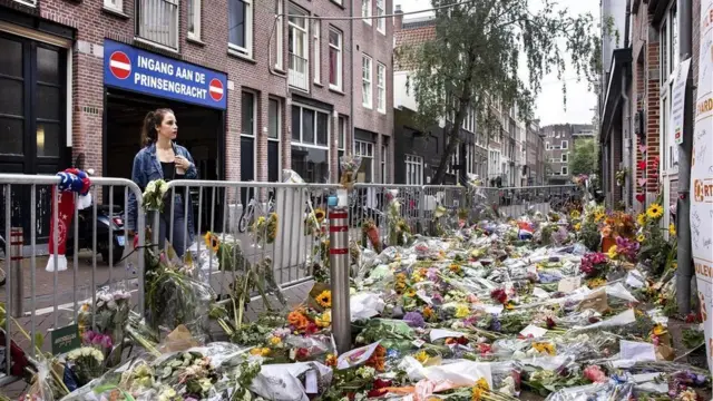 Flores donde Peter R de Vries fue tiroteado