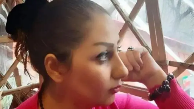 نرگس منصوری