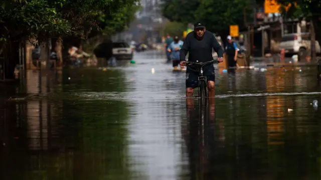 Homemsite de apostas para presidentebicicletasite de apostas para presidenterua alagada, com a água na altura do joelho