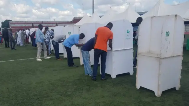 Ebe a na-atụ vootu