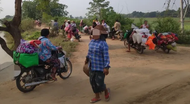 မေ ၁ ရက်နေ့က စစ်ကြောင်းထိုးတာကြောင့် ဒီပဲယင်းဒေသခံစစ်ရှောင်ကြရစဉ်။ 