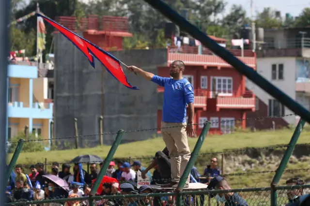नेपाली क्रिकेट टोलीलाई समर्थक गर्दै नेपालीहरू
