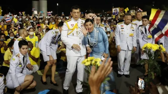 Thai King Maha Vajiralongkorn Bodindradebayavarangkun (L), Thai Princess Sirivannavari Nariratana (C) and Thai Queen Suthida (R) greet royalists during a public appearance of royal family members outside the Grand Palace in Bangkok, Thailand, 01 November 2020