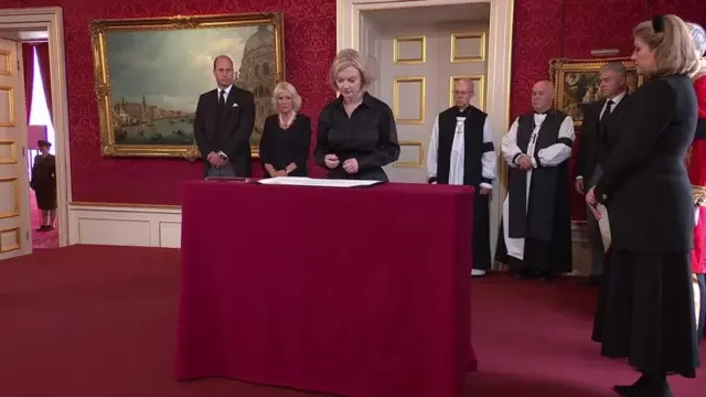 પ્રિન્સ ઑફ વેલ્સ અને વડાં પ્રધાન લિઝ ટ્રસે રાજ્યારોહણ સભામાં ભાગ લીધો હતો