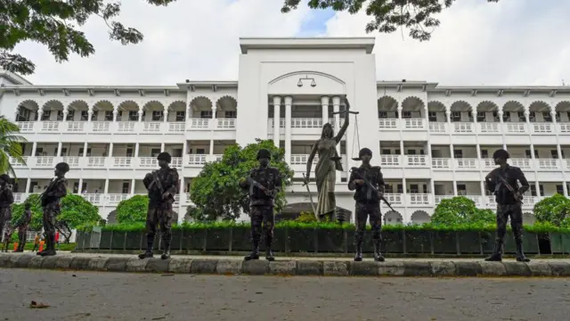 আদালতের নিরাপত্তায় মোতায়েন ছিল ব্যাপক সংখ্যক সেনাবাহিনীর সদস্য