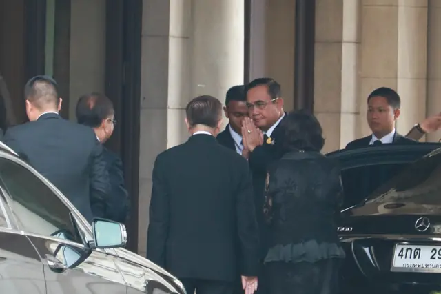 การปรากฏตัวครั้งแรกของ พล.อ.ประยุทธ์ จันทร์โอชา หลังที่ประชุมรัฐสภาลงมติให้เป็นนายกฯ ต่อไป