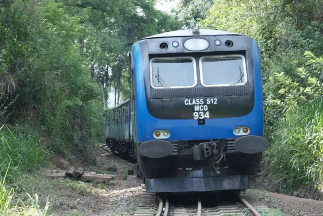 දුම්රිය දැන් නතරකර ඇති ස්ථානය දැක්වෙන ඡායාරූපයකි