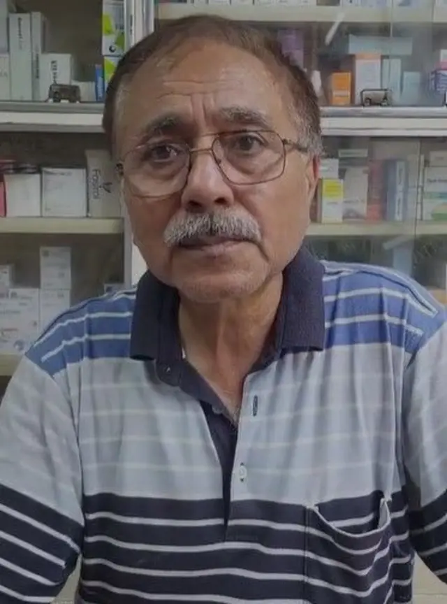స్థానిక వ్యాపారి 