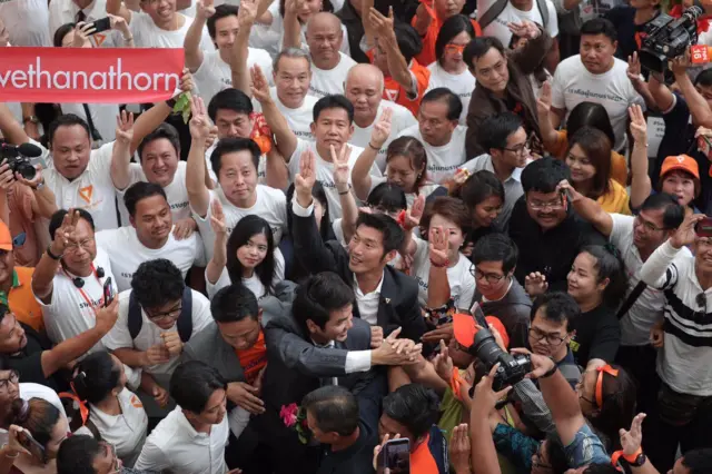 ธนาธร กกต 30 เม.ย.