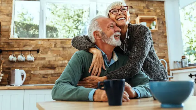 Тактильный голод испытывают не только молодые