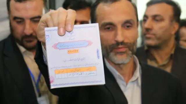 حمید بقایی، در انتخابات اخیر ریاست جمهوری ایران رای خود را به نام محمود احمدی نژاد به صندوق انداخت