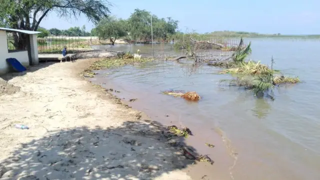 Abafise inyubako hafi y'inkombe z'ikiyaga Tanganyika impungenge ni nyinshi