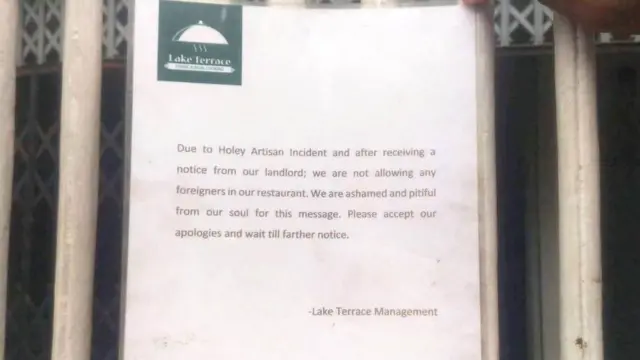 রেস্টুরেন্টে বিদেশি নাগরিকদের প্রবেশ নিষিদ্ধ করে এই নোটিশ টাঙিয়েছে কর্তৃপক্ষ