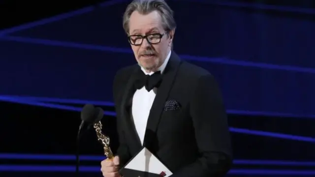 "Ən qaranlıq saat" (Darkest Hour) filmində Winston Churchill obrazını ifa edən Gary Oldman