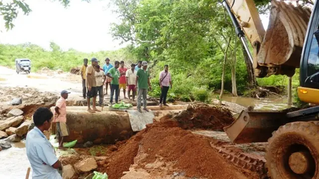 ආපදා කළමනාකරණ මධ්‍යස්ථානයේ ප්‍රකාශකයකු කියා සිටියේ එක් ලක්ෂ තිස් හතරදහසකට වැඩි පිරිසකට උන්හිටි තැන් අහිමි වී ඇති බවයි.